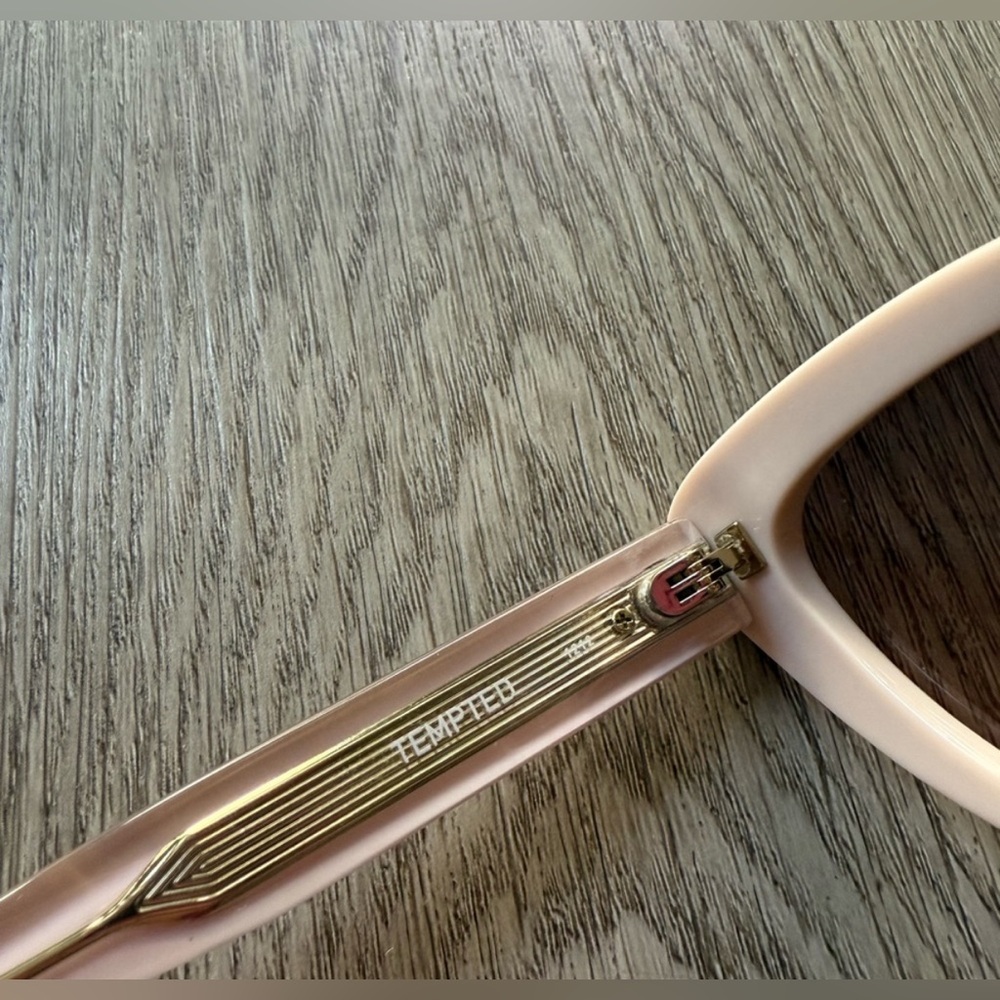 Quay Australia Cat-Eye Sunglasses cream with rose gold details - Picture 3 of 3